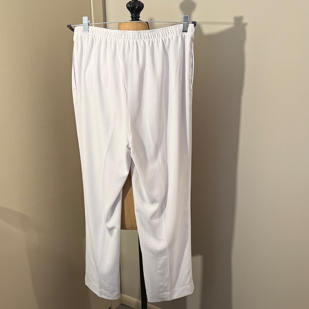 Drapers & Diamonds Women's White Trousers - Picture 5 of 6